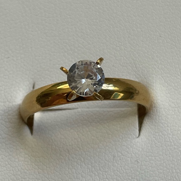 NWT Women's Stainless Steel Zircon Ring with Stone Size 11 - Picture 14 of 17